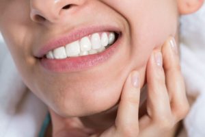 Woman in pain from cracked tooth